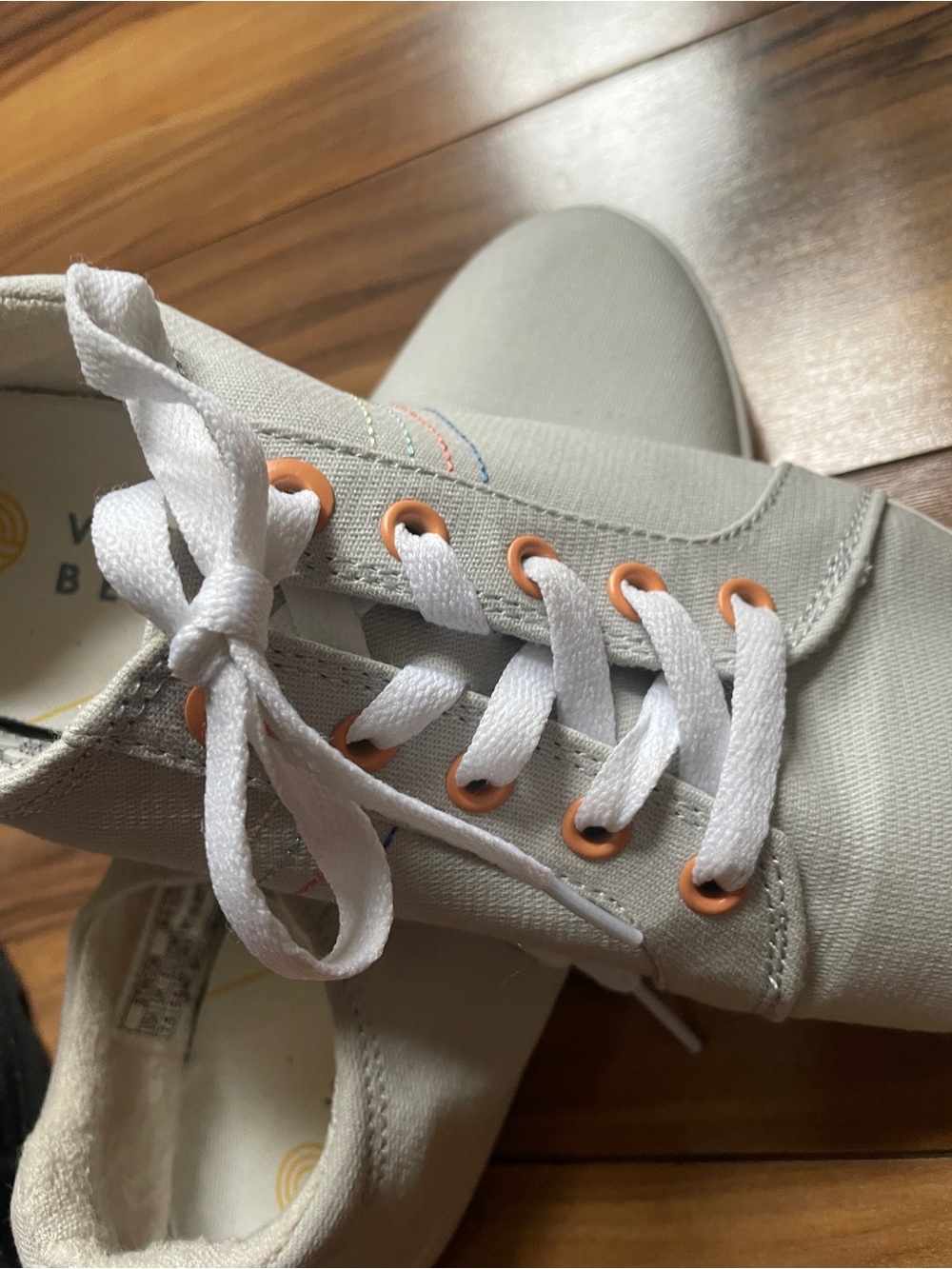 Vionic Beach Canvas Sneakers in Cream with Peach Eyelets women’s size 7.5 - Picture 4 of 9